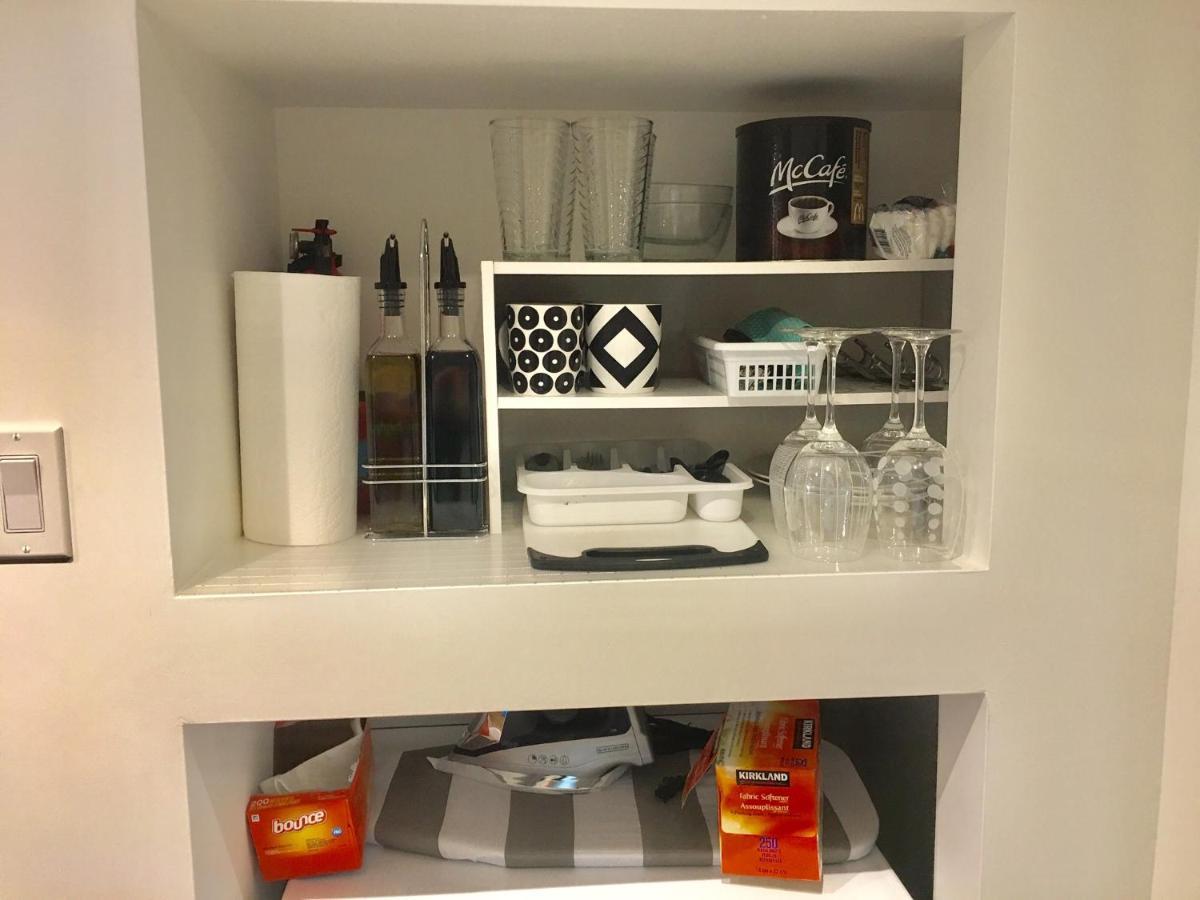 Luxury Bachelor Suite Пойнт-Клер Екстериор снимка